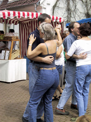 Tanz auf dem Wochenmarkt