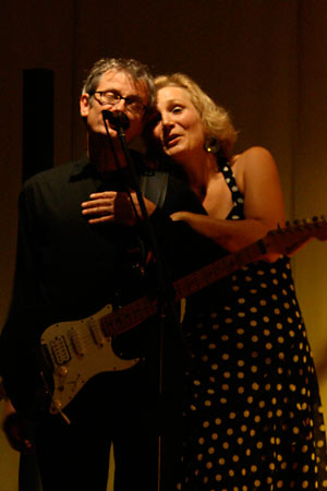 Martin Haaß und Jutta Werbelow singen ein Duett