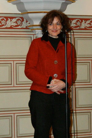 Ursula Röper am Mikrofon