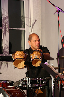 Junior Fulgencio Medina am Schlagzeug